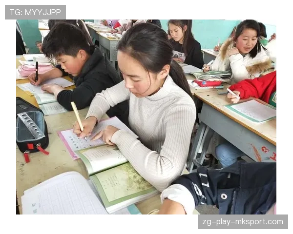 ⚡残血逃生神迹瞬间!利用视觉盲区反向闪现完美骗过对方三名选手的致命包夹! ⚡残血逃生神迹瞬间!利用视觉盲区反向闪现完美骗过对方三名选手的致命包夹!